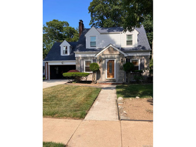 Well-maintained 4-bedroom, 2.5-bath Colonial ideally situated - photo 1