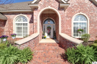 Discover exceptional space and amenities in this impressive - photo 2