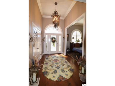 Discover exceptional space and amenities in this impressive - photo 3