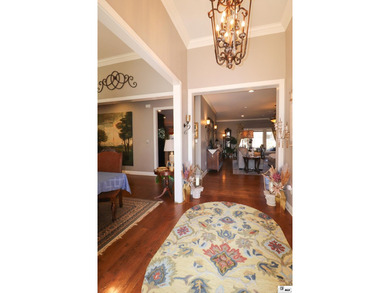 Discover exceptional space and amenities in this impressive - photo 4