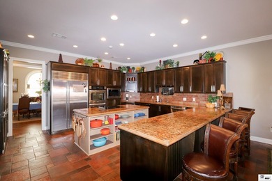 Discover exceptional space and amenities in this impressive - photo 9