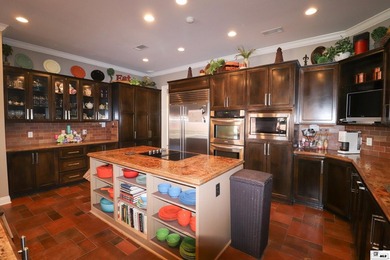 Discover exceptional space and amenities in this impressive - photo 10