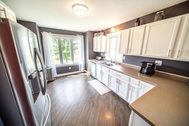 Welcome home to this beautifully maintained 3-bedroom, 2-bath - photo 12