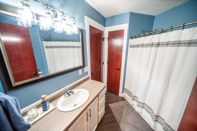 Welcome home to this beautifully maintained 3-bedroom, 2-bath - photo 18