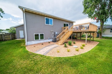 Welcome home to this beautifully maintained 3-bedroom, 2-bath - photo 28