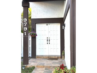 (private lake, pond, creek) Home For Sale in Miami Florida