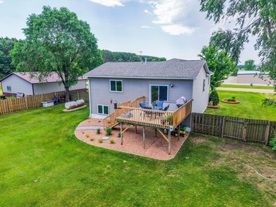 Welcome home to this beautifully maintained 3-bedroom, 2-bath - photo 31
