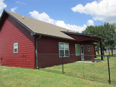Bright, Clean and Move in Ready. Open floor plan, beautiful - photo 3
