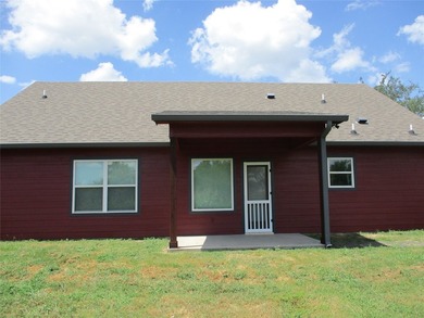 Bright, Clean and Move in Ready. Open floor plan, beautiful - photo 4