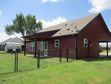 Bright, Clean and Move in Ready. Open floor plan, beautiful - photo 5