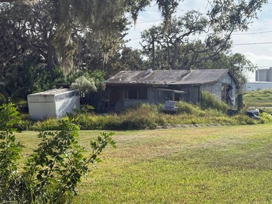 Discover a rare slice of Old Florida at 916 Piney Point Road, a - photo 4