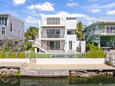 Exceptional Brand New Waterfront Home in a prime Plantation Key - photo 2