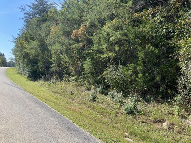 Great wooded level building lot located in Lake Forest Reserves - photo 3