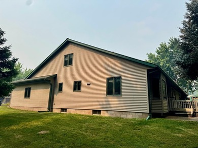 Welcome to your Northwoods retreat, perfectly positioned in the - photo 4
