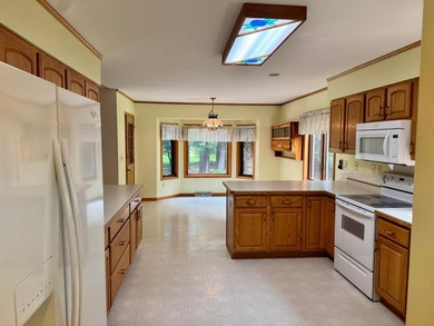 Welcome to your Northwoods retreat, perfectly positioned in the - photo 7