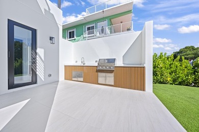 Exceptional Brand New Waterfront Home in a prime Plantation Key - photo 9
