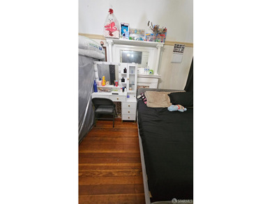 Located between Mission & Valencia Sts. Duplex in the front and - photo 4