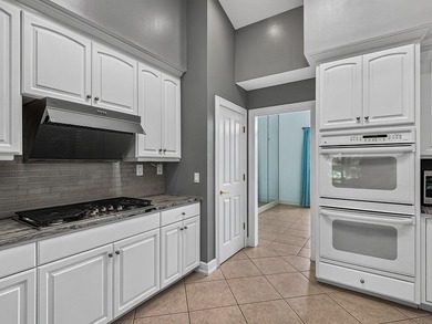 NEW ROOF with acceptable offer! Custom All-Brick Pool Home in - photo 11