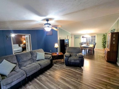 Enjoy the peace and privacy of country living in this - photo 6