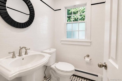 Welcome home to this beautifully maintained Colonial, perfectly - photo 17