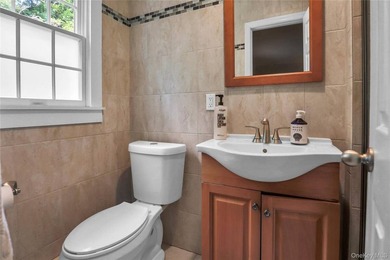 Welcome home to this beautifully maintained Colonial, perfectly - photo 18