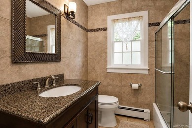 Welcome home to this beautifully maintained Colonial, perfectly - photo 19