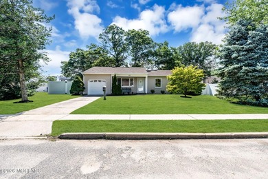 Stunning fully renovated ranch in Brick's sought-after - photo 1