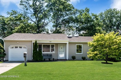Stunning fully renovated ranch in Brick's sought-after - photo 3