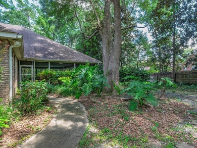 NEW ROOF with acceptable offer! Custom All-Brick Pool Home in - photo 40