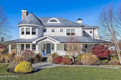 Perched atop prestigious Beacon Hill, this exceptional seashore - photo 1