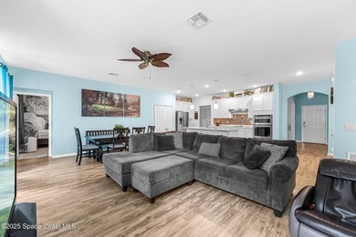 Welcome to this beautifully designed 4-bedroom, 2-bathroom home - photo 11