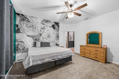 Welcome to this beautifully designed 4-bedroom, 2-bathroom home - photo 15
