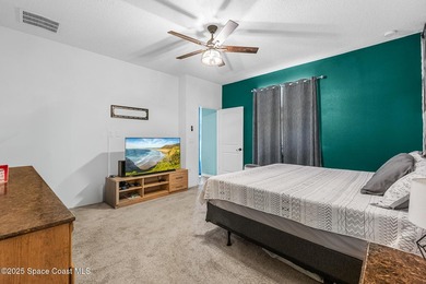 Welcome to this beautifully designed 4-bedroom, 2-bathroom home - photo 16