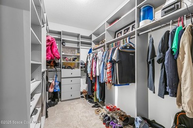 Welcome to this beautifully designed 4-bedroom, 2-bathroom home - photo 17