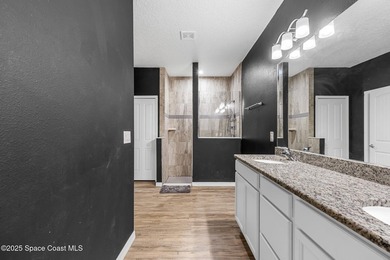 Welcome to this beautifully designed 4-bedroom, 2-bathroom home - photo 20