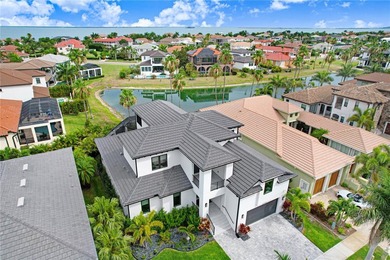 Welcome to luxury waterfront living in the exclusive community - photo 4