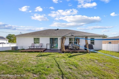 Welcome to this beautifully designed 4-bedroom, 2-bathroom home - photo 34