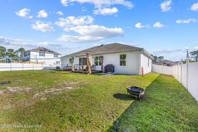 Welcome to this beautifully designed 4-bedroom, 2-bathroom home - photo 36