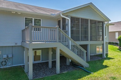 Welcome home to this 3 bedroom/3 bath home near the golf course - photo 3