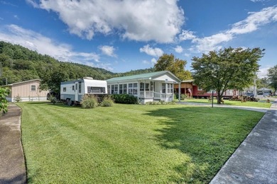 Hiawassee River Home For Sale in Hiawassee Georgia