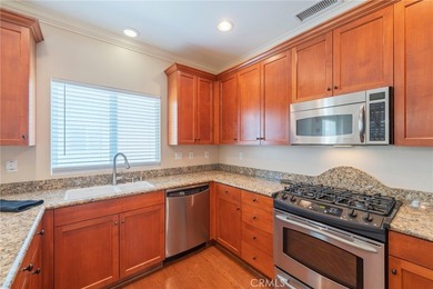 Beautiful move-in ready townhome located in a small development - photo 12