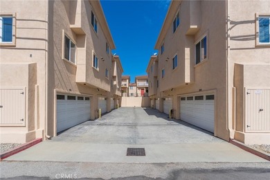 Beautiful move-in ready townhome located in a small development - photo 34