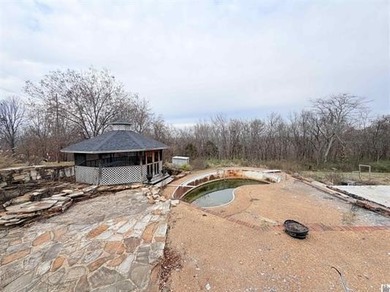 This prime piece of land located in a secluded subdivision - photo 6