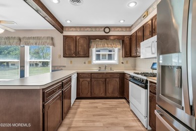 This sought-after Lakeview model is ready and waiting for its - photo 8