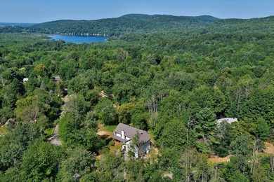 Located in a peaceful area, this vast property was completely - photo 2