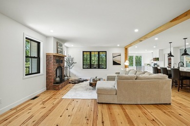 Located in a peaceful area, this vast property was completely - photo 4