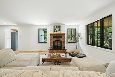 Located in a peaceful area, this vast property was completely - photo 5