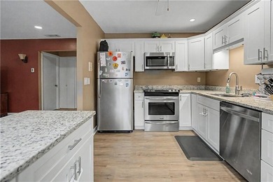 Welcome home to this beautifully maintained 2-bedroom, 2-bath - photo 9