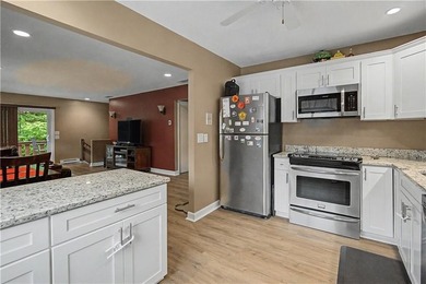 Welcome home to this beautifully maintained 2-bedroom, 2-bath - photo 10