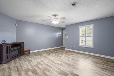 Beautifully updated 3-bedroom, 2-bath home with a spacious bonus - photo 6
